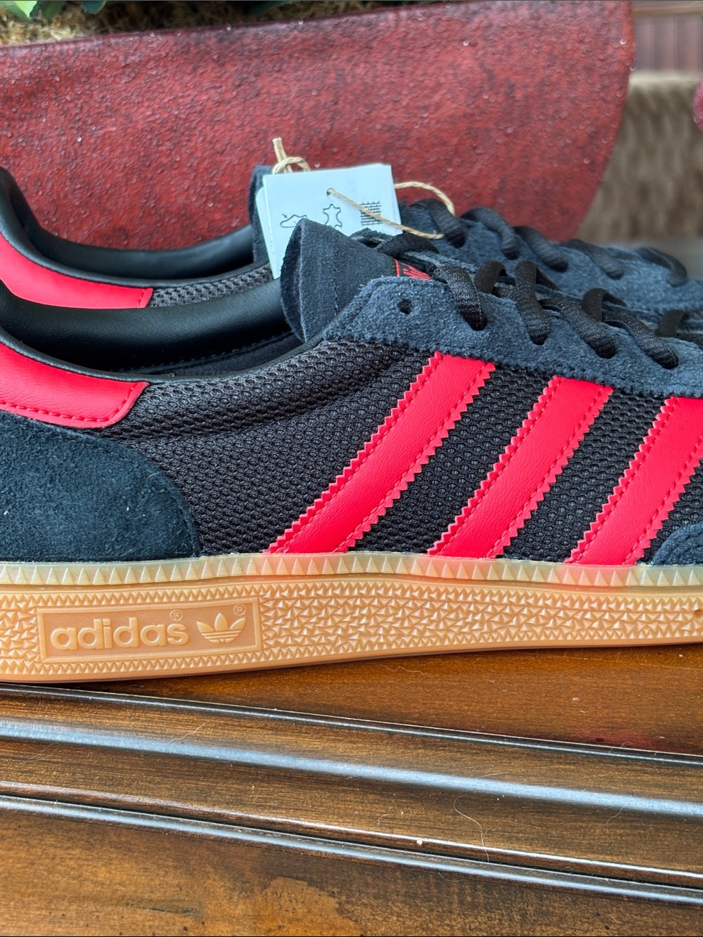 Adidas HANDBALL SPEZIAL Black Suede Red 3-Stripe Lace Up Sneakers Gum Rubber - Picture 3 of 14